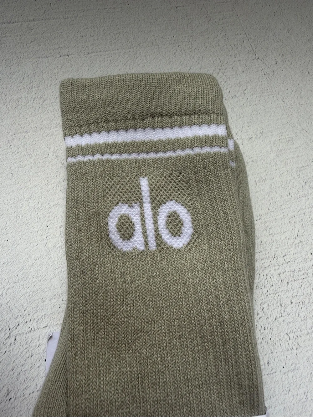 ALO Yoga Unisex Throwback Sock — Limestone
